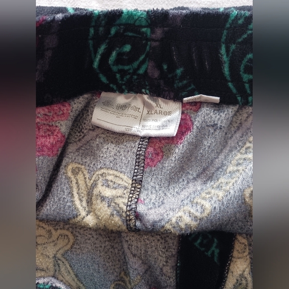 Harry Potter - Relaxed Lounge Pants! - Picture 6 of 7